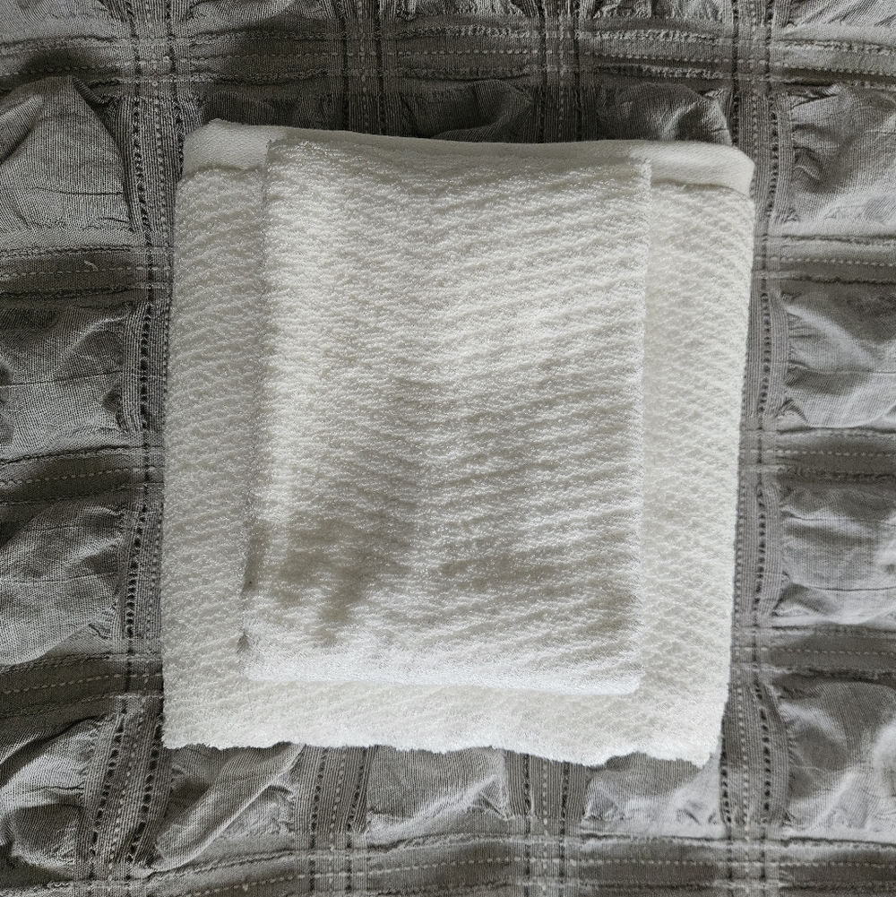 NWOT 2pc Bamboo Bath & Hand Towel Set - White